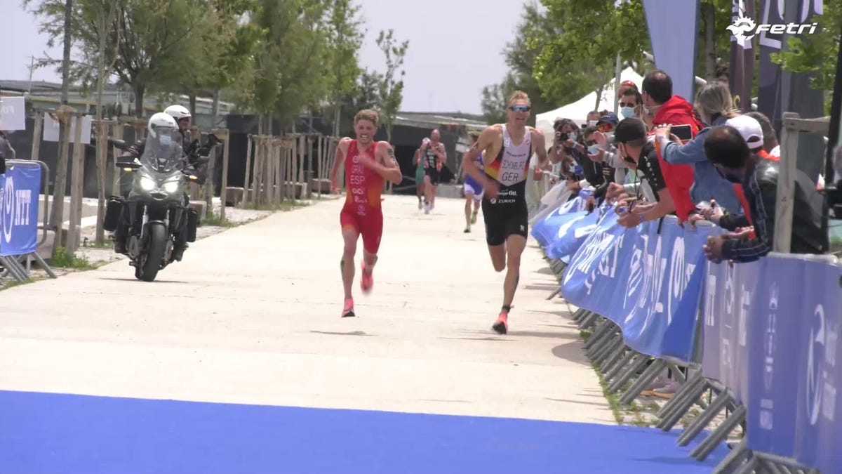 preview for Genis Grau, bronce en la Copa del Mundo de triatlón de Lisboa