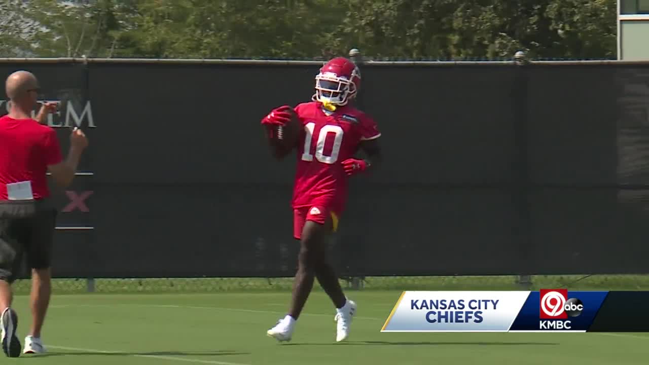 Chiefs Kingdom reacts to Tyreek Hill trade to Miami