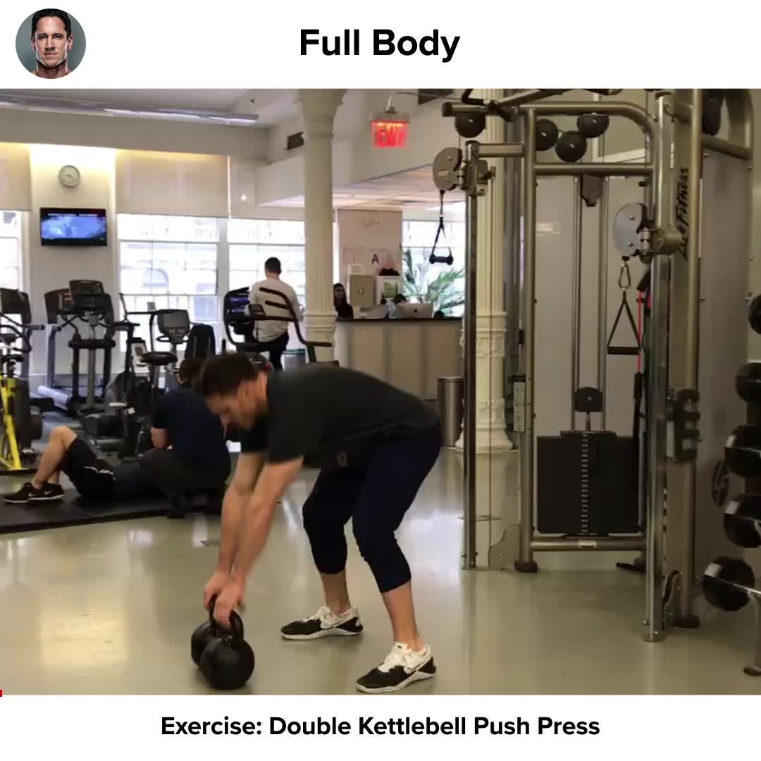 tilbage nikkel At hoppe Ryan Reynolds' Trainer Shows Double Kettlebell Push Press - Workout