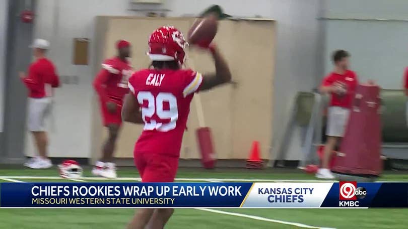 Kansas City Chiefs wide receiver Justyn Ross shoves defensive back away on  14-yard catch and run