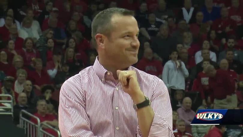 Is UofL coach Jeff Walz headed to Tennessee? The job is now open Is UofL coach Jeff Walz headed to Tennessee? The job is now open