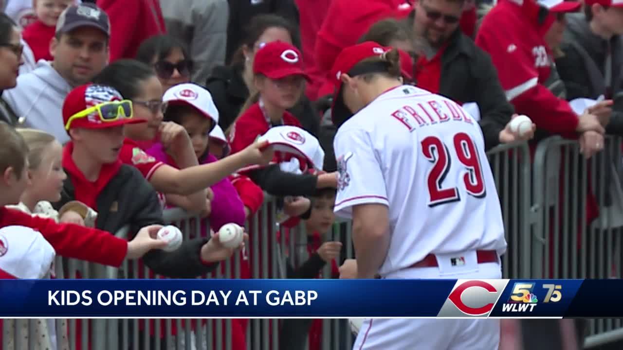 Cincinnati Reds - Joey Votto and students from Rockdale