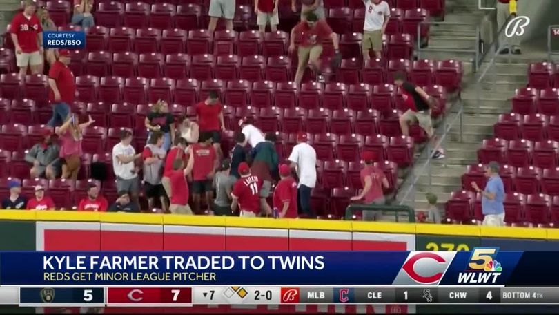 Reds trade infielder Kyle Farmer to Minnesota Twins