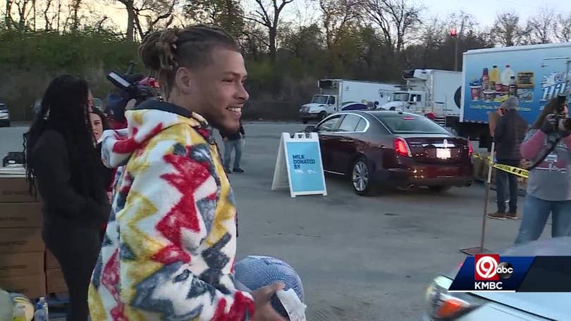 KC Chiefs Tyrann Mathieu Voted Winner of Walter Payton Man of the Year NFL  Charity Challenge - Sports Illustrated Kansas City Chiefs News, Analysis  and More