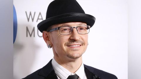 preview for Linkin Park Pays Tribute to 'Brother' Chester Bennington on First Anniversary of His Death