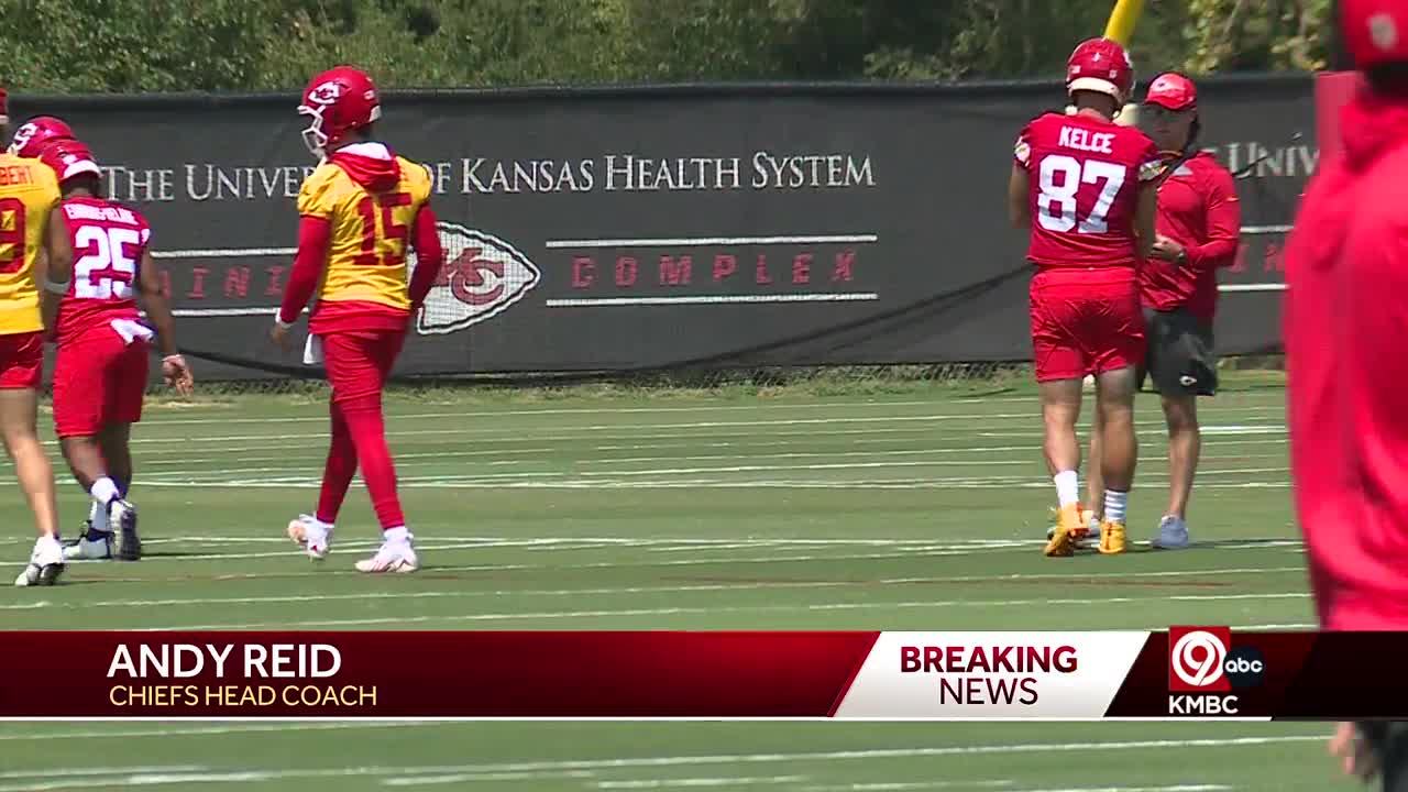 Chiefs' Travis Kelce day to day with knee issue, per source: How team would  adjust if he's out Thursday - The Athletic