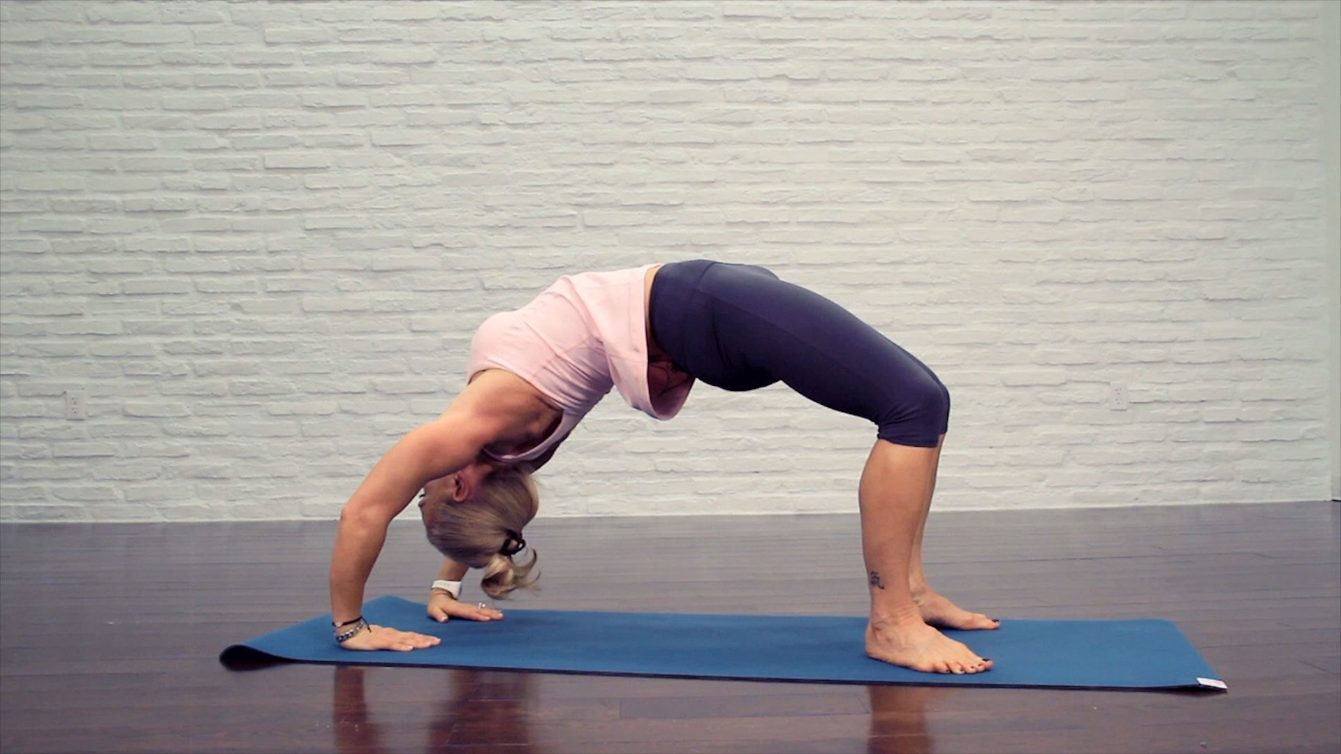 Bridge Pose vs. Wheel Pose: What's the Difference? – Yogigo