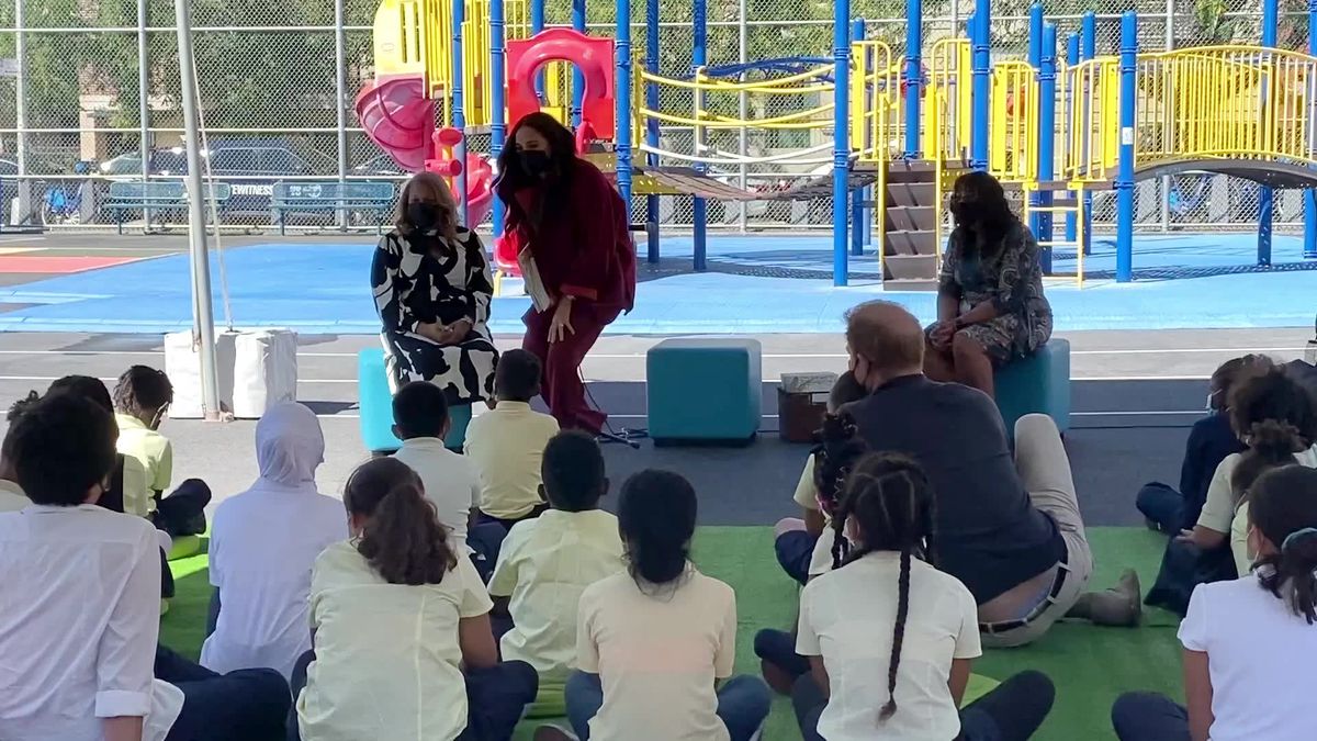preview for Meghan Markle Reads 'The Bench' to Second Graders in Harlem