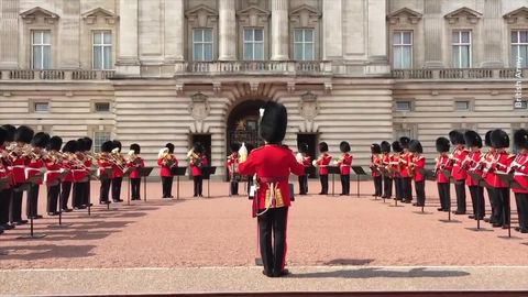 preview for Buckingham Palace guards play 'Respect' in tribute to Aretha Franklin
