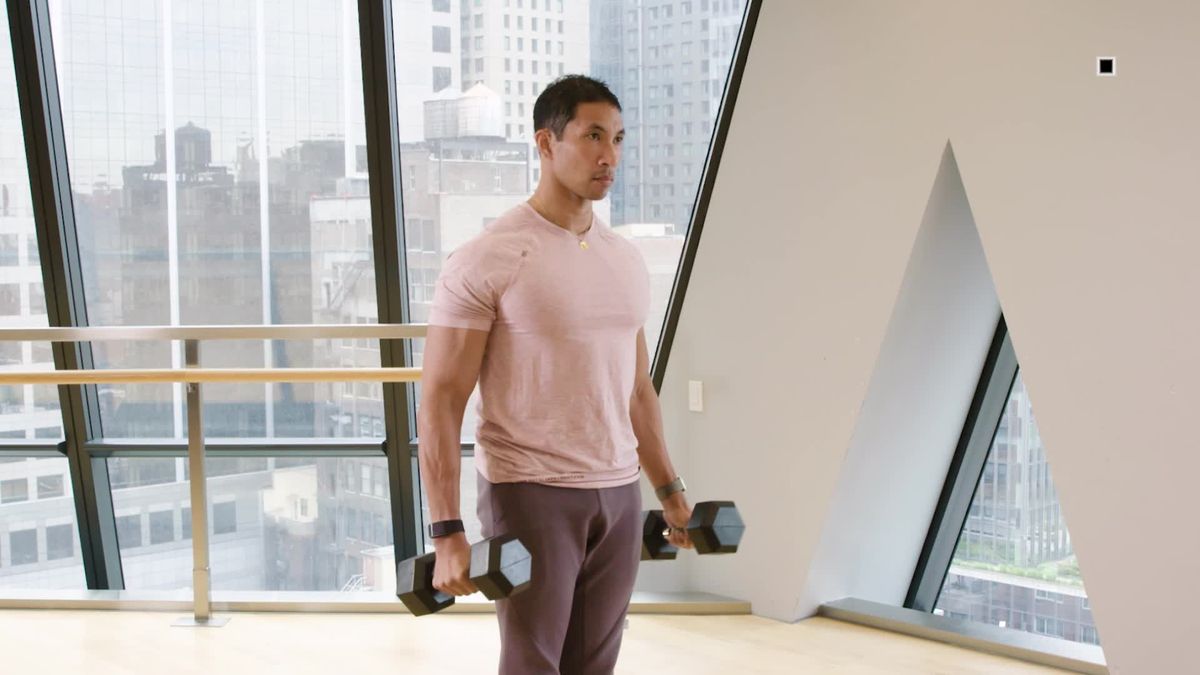 anteprima per Spingi i tuoi bicipiti al limite con questo rapido esercizio finale | Men's Health Muscle