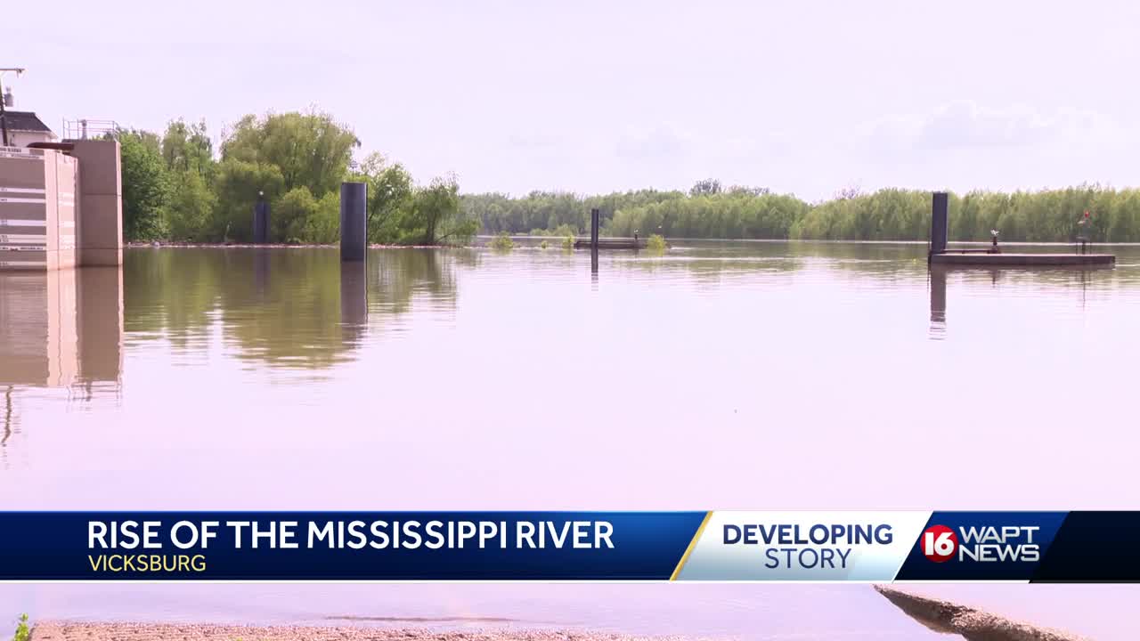 Mississippi River continues to rise as people in Vicksburg prepare