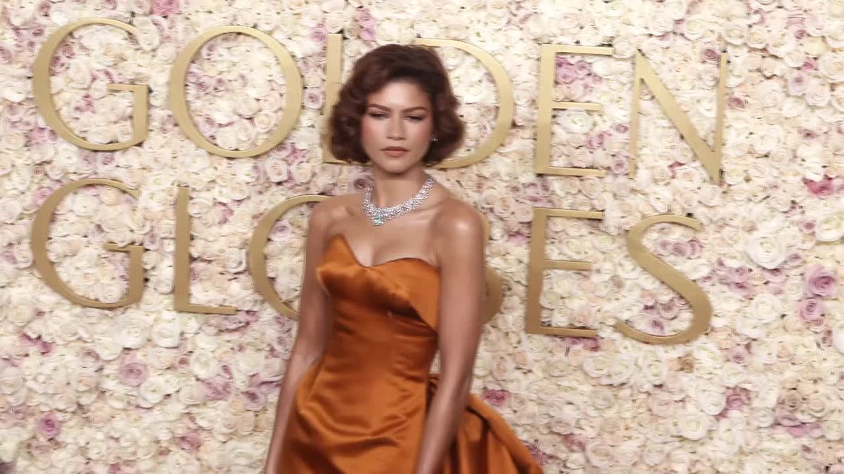 preview of Zendaya's arrival at the 2025 Golden Globes