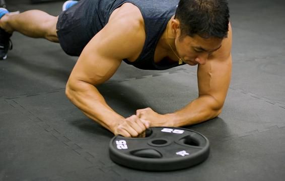 This New Spin On Planking Will Completely Carve Up Your Core