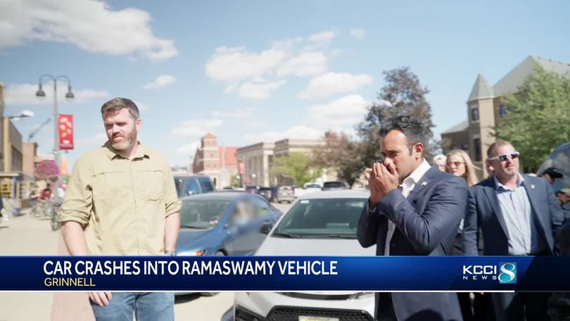 Vivek Ramaswamy continues S.E Iowa campaign blitz with Bloomfield