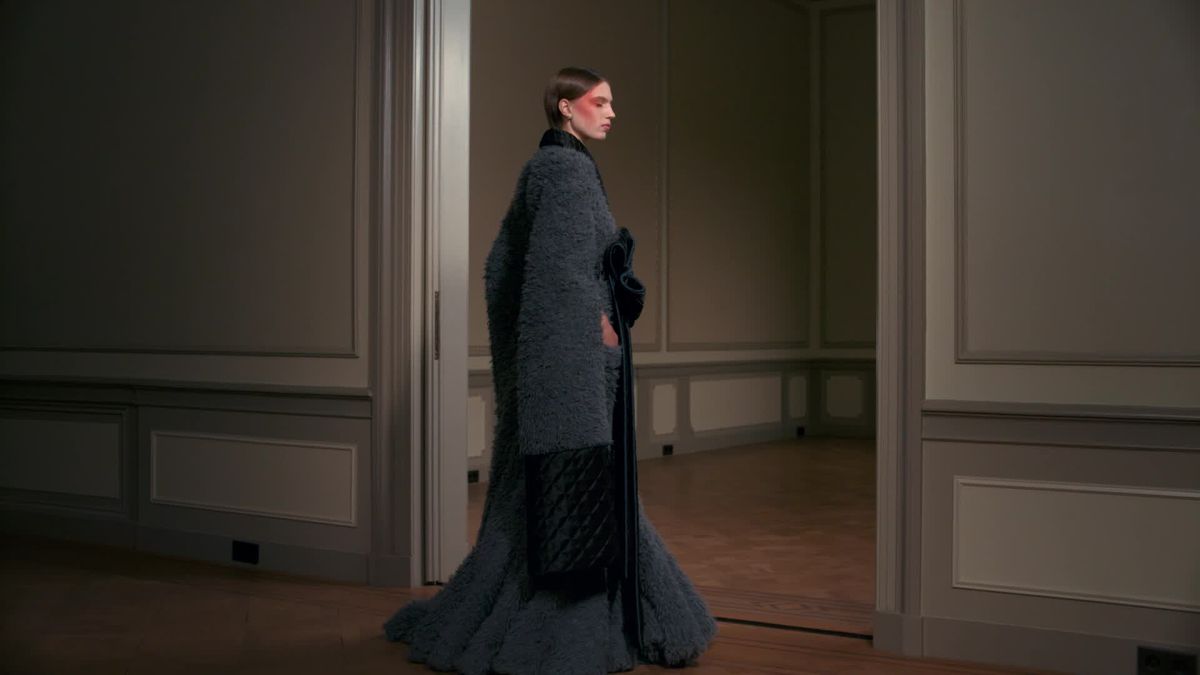 preview for Viktor & Rolf Change: Mika presenta la collezione Haute Couture Autunno Inverno 2020 2021