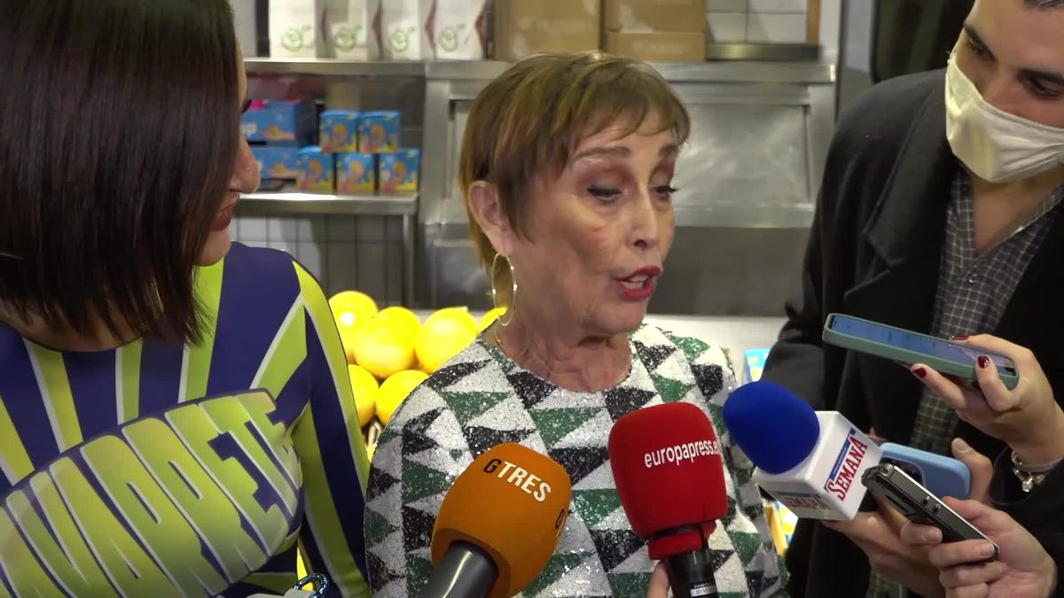 famosos en el desfile 'supermercados navarrete'