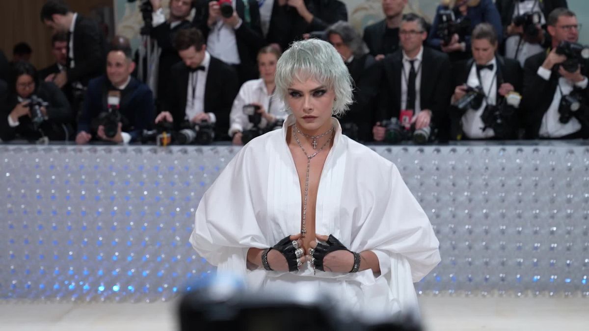preview for Cara Delevingne debuts cropped grey hair at Met Gala