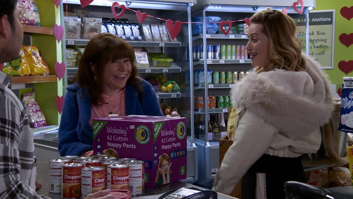 preview for Coronation Street newcomer Lou arrives (ITV)