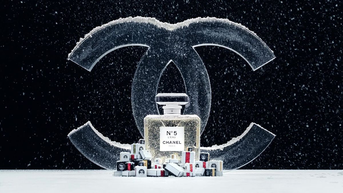 preview for Chanel celebra N° 5 L'Eau per il Natale 2019
