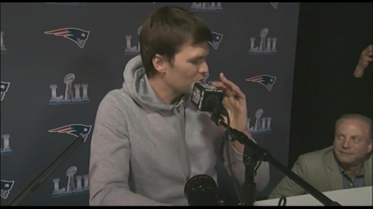 Tom Brady Wears Gloves on Injured Hand, Doesn't Answer Any Questions