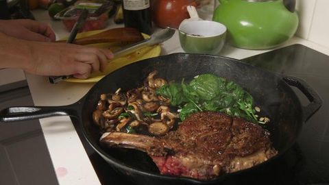 preview for Steak 'N' Shrooms with Garlic Spinach