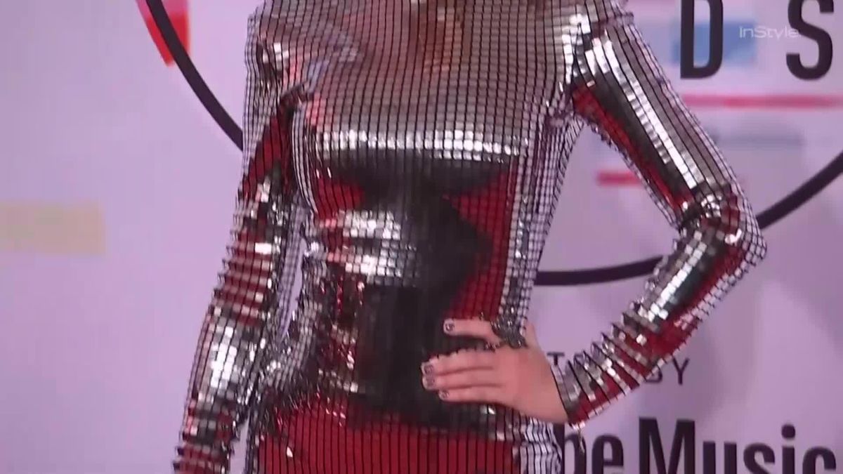 preview for Taylor Swift Looks Like a Disco Ball on the 2018 AMAs Red Carpet