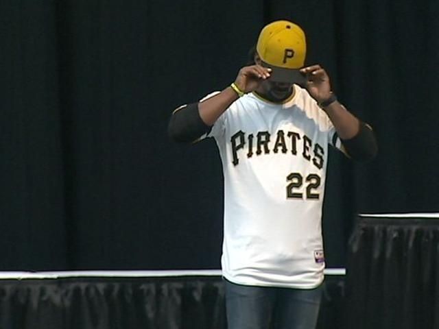 Pirates unveil new alternate uniform for 2013