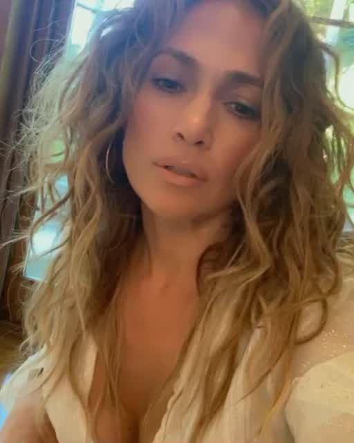 preview for Jennifer Lopez shows off natural curls