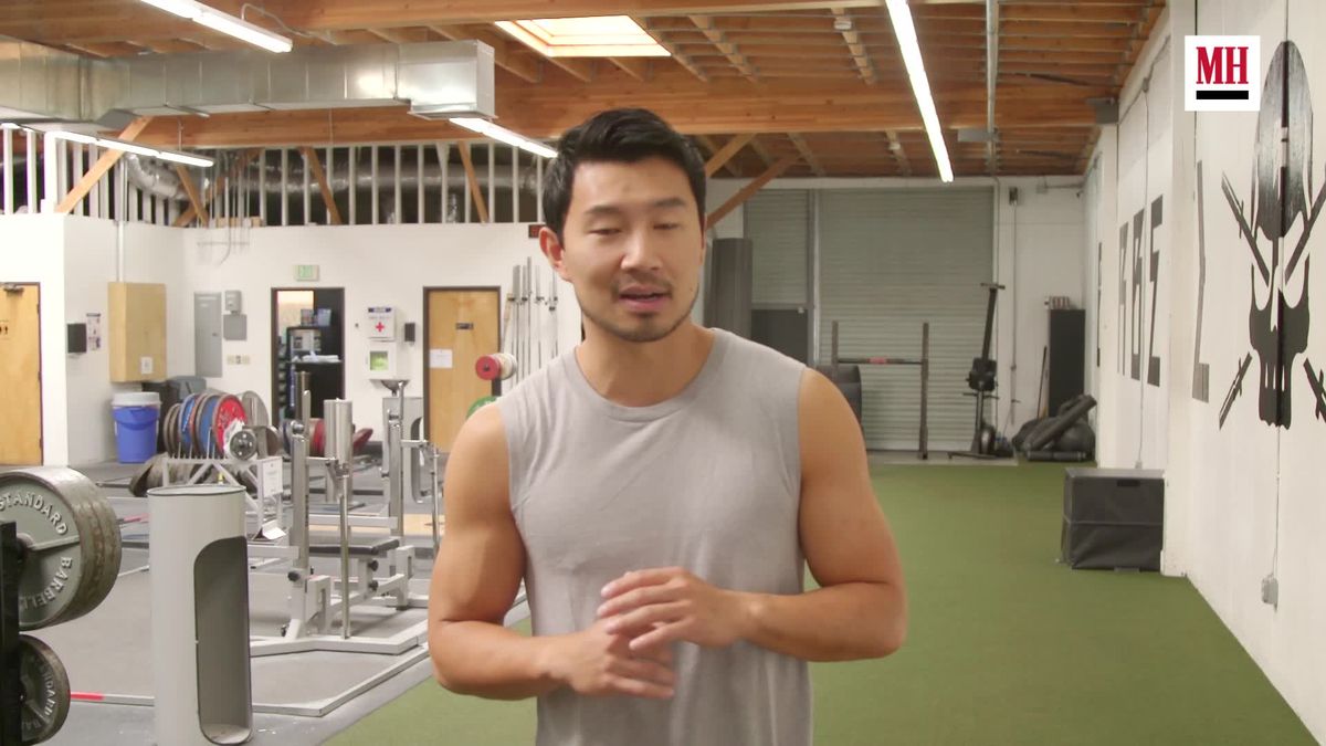Simu Liu divulga intenso vídeo do seu treinamento para viver