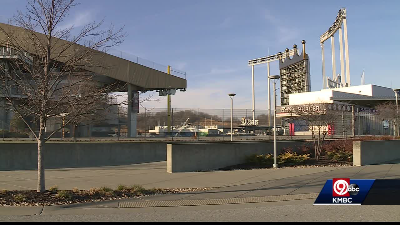 Royals upgrading CrownVision display board during offseason to be tallest  HDR board in baseball, FOX 4 Kansas City WDAF-TV