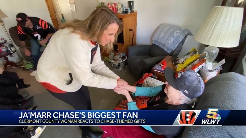 Ja'Marr Chase gifts hundreds of turkeys to Cincinnati families