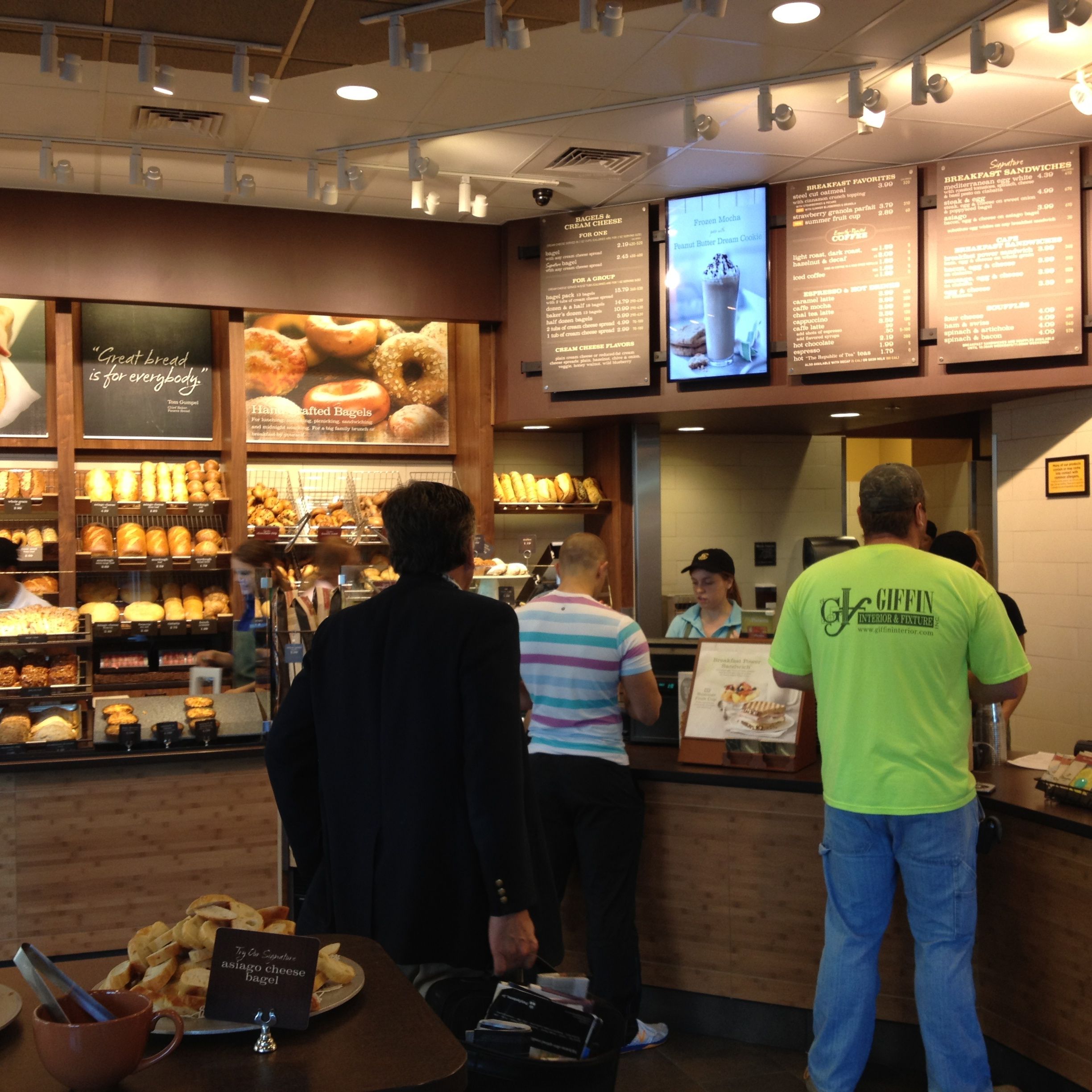 Panera to expand table service, drive-thrus