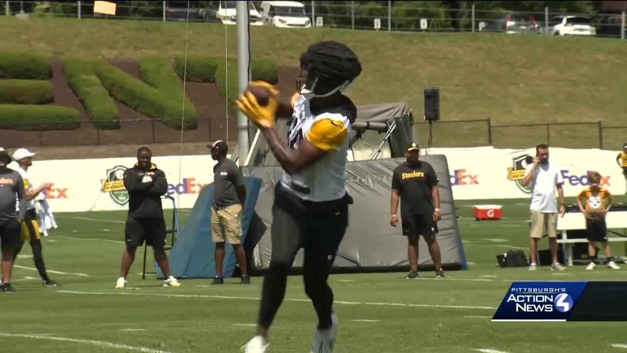 Steelers' Pickett began his rookie season avoiding spotlight