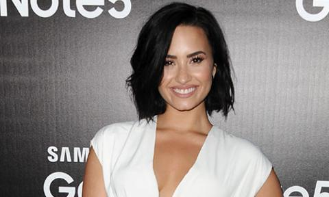 preview for Demi Lovato’s Stunning Looks Through The Years