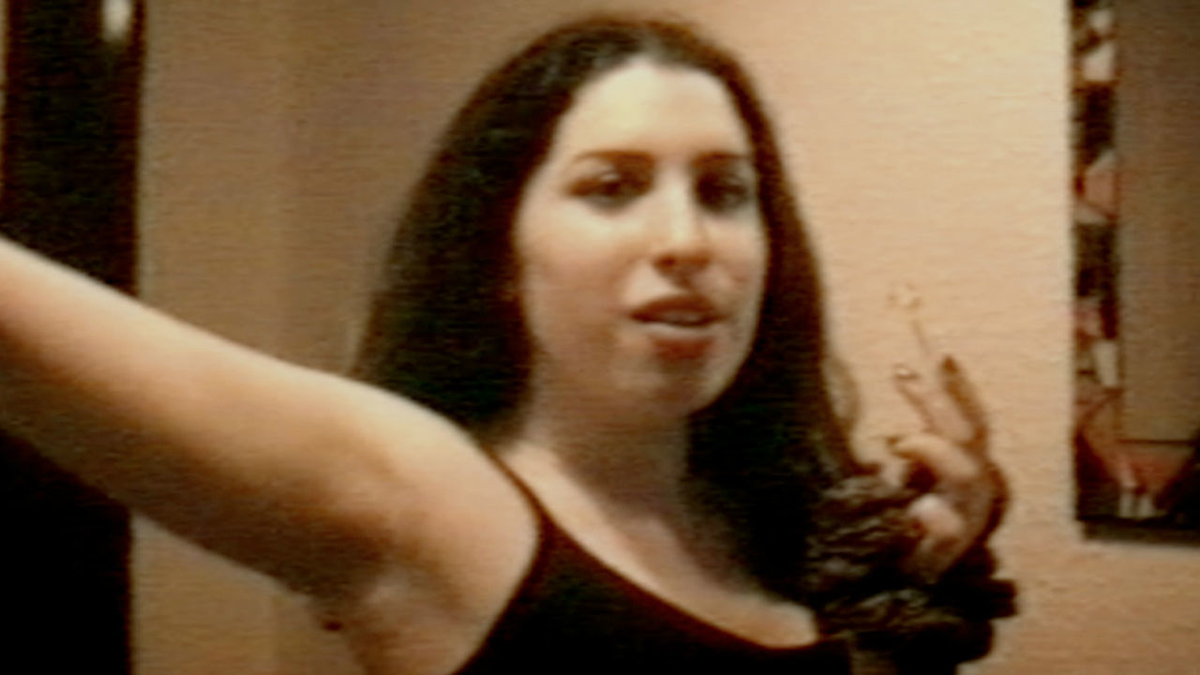 preview for Watch a 14-year-old Amy Winehouse sing 'Happy Birthday'