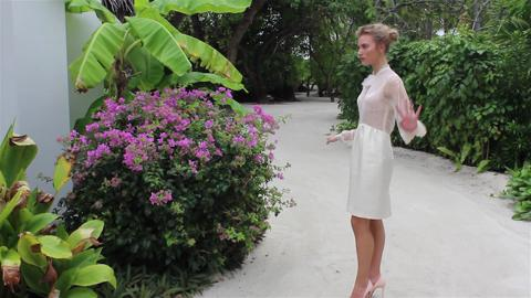 preview for Behind the scenes on Cosmo's romantic fashion shoot