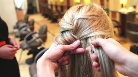 preview for Hair how-to: A baggy plait