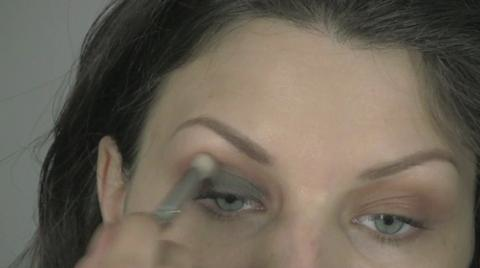 preview for How to do Kristen Stewart’s Twilight makeup