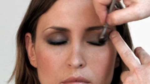 preview for How to apply smoky eye makeup