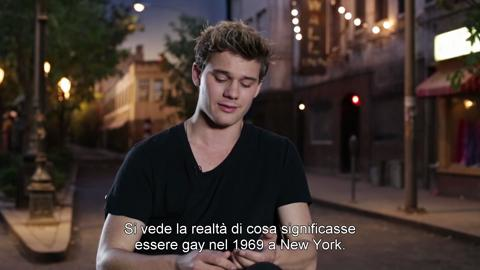 preview for COSMO - Intervista a Jeremy Irvine protagonista del film Stonewall