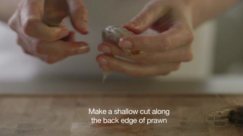 preview for How to prepare and cook raw prawns