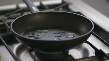 Cookware and bakeware, Kitchen stove, Stove, Gas stove, Cooktop, Metal, Frying pan, Kitchen utensil, Gas, Sauté pan, 