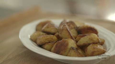 preview for How to cook roast potatoes