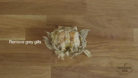 preview for How to prepare a cooked crab