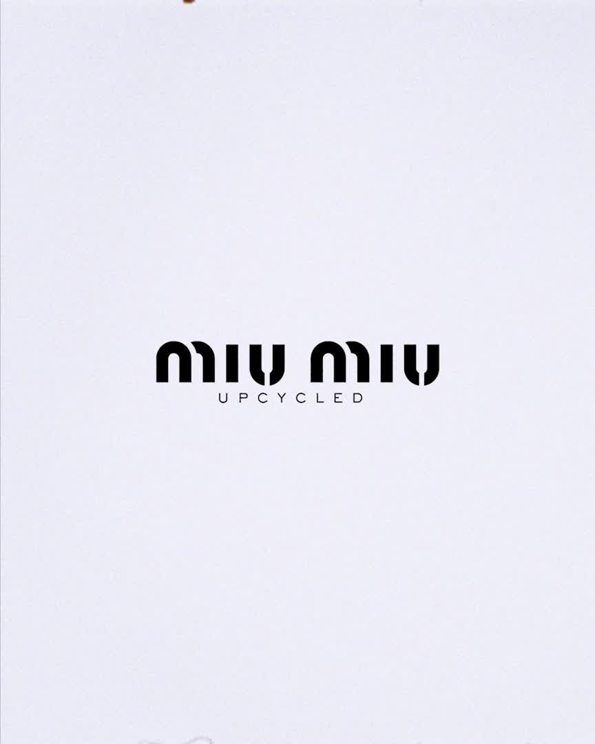 preview for 「Upcycled by Miu Miu」系列-大翻領洋裝