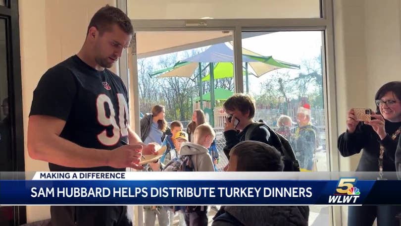 Bengals' Sam Hubbard gives back to hometown with Thanksgiving giveaway