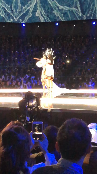 preview for Victoria's Secret Model Ming Xi Makes a Great Recovery After Falling at VS Fashion Show