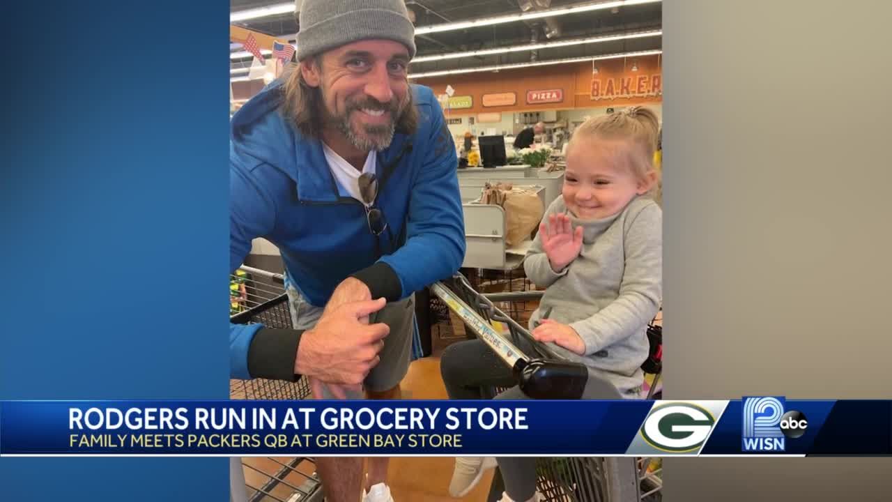 Aaron Rodgers, young Packers fan swap smiles in grocery store aisle