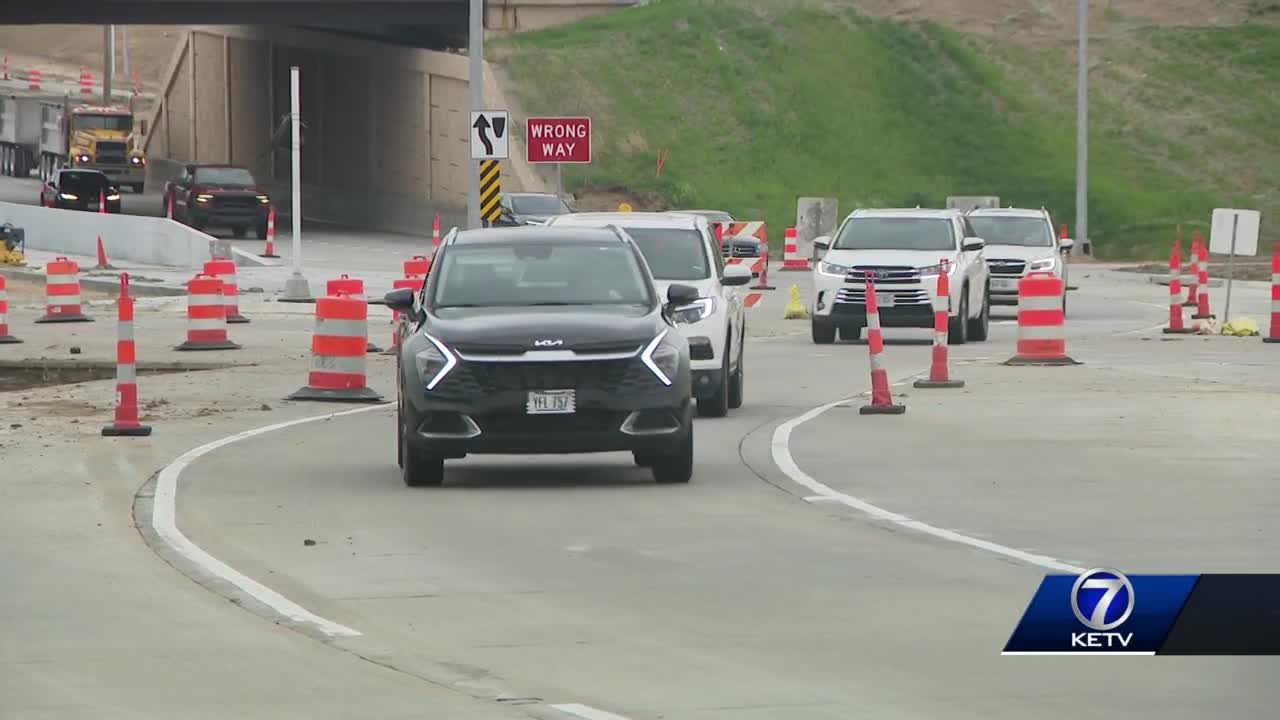 'Like a maze': New traffic pattern in West Omaha causing confusion