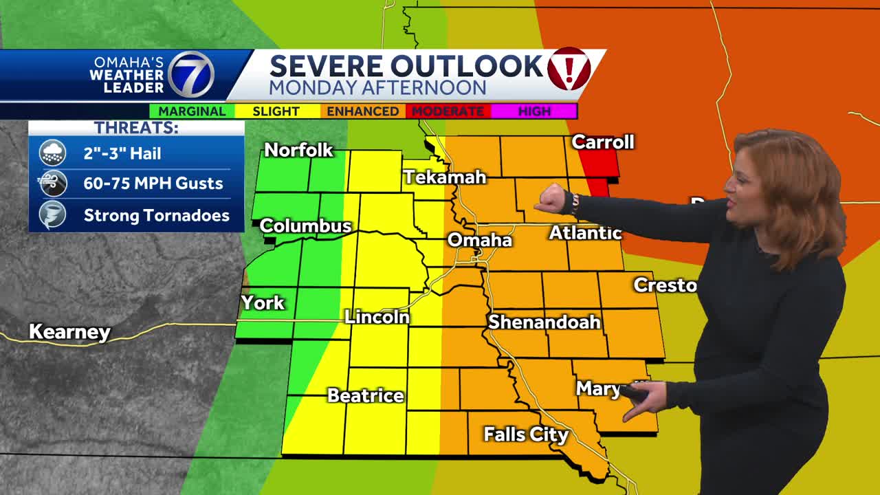 Impact weather Sunday: few showers, thunderstorms late